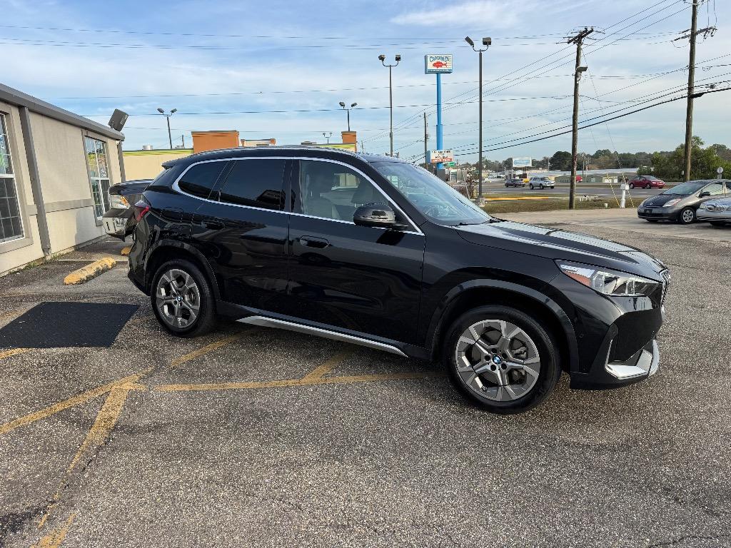 2025 BMW X1 28i's photo