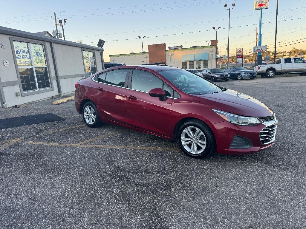 2019 Chevrolet Cruze LT's photo