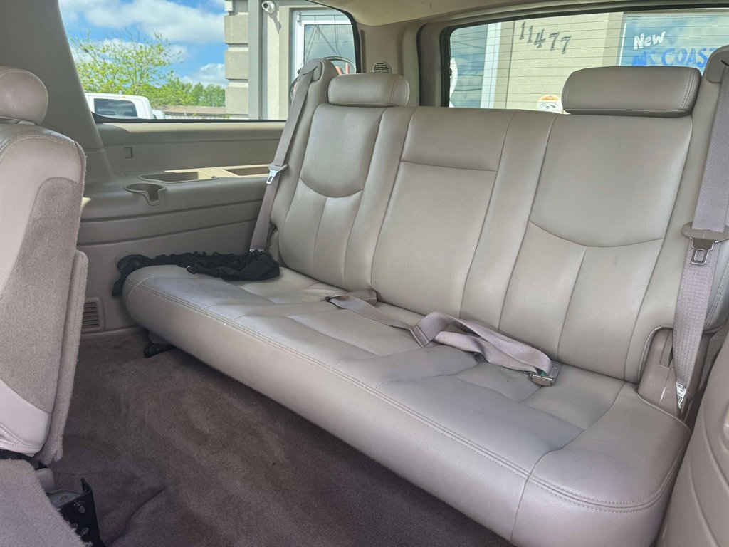 2004 Chevrolet Suburban LS - Photo 9