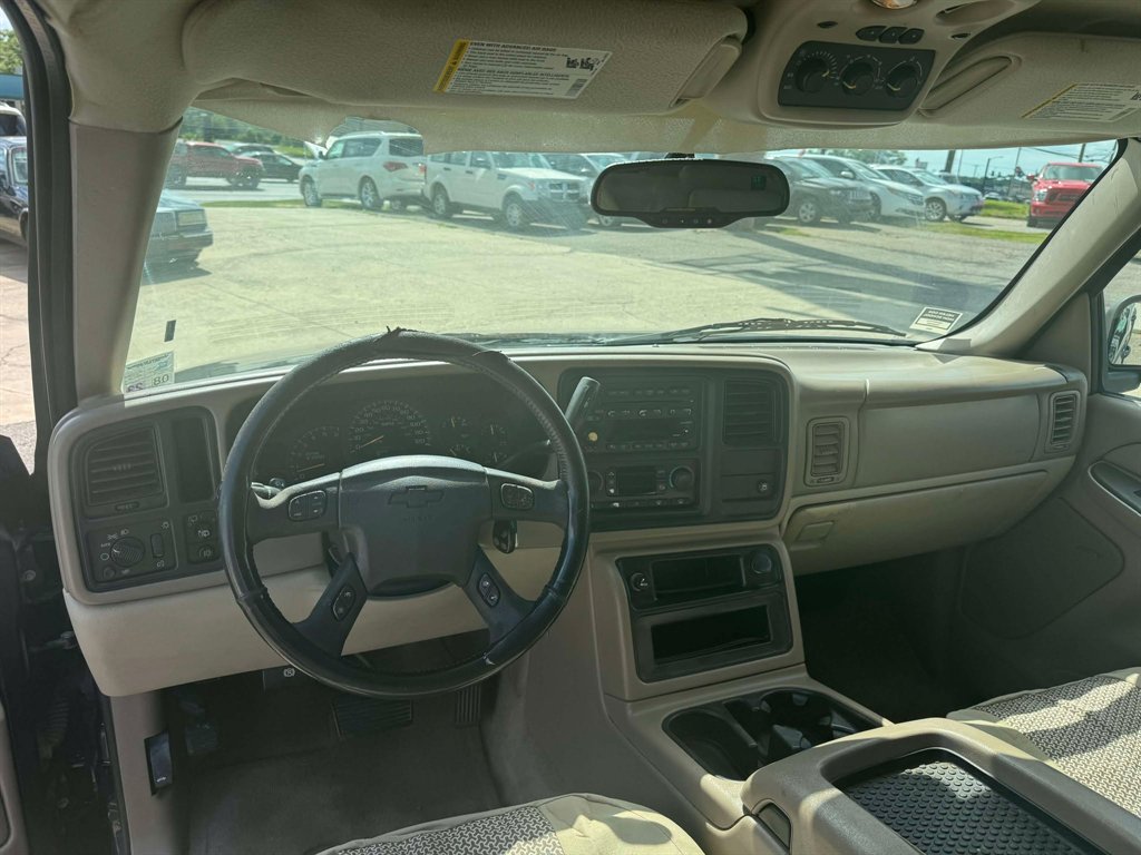 2004 Chevrolet Suburban LS - Photo 10