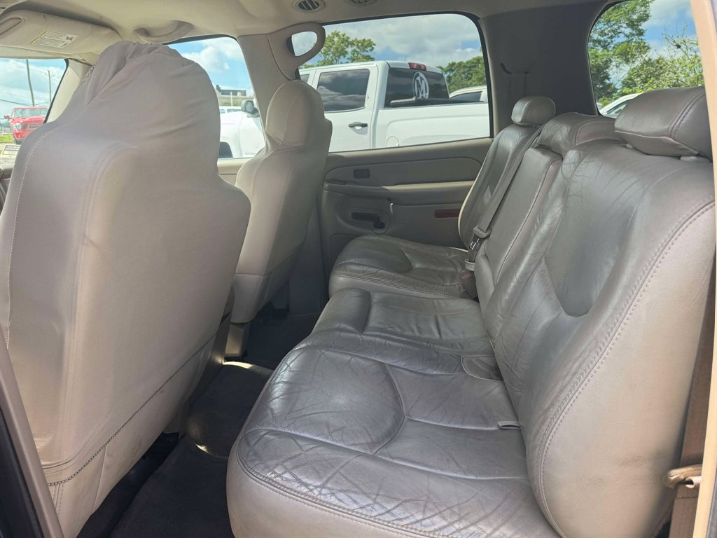 2004 Chevrolet Suburban LS - Photo 8