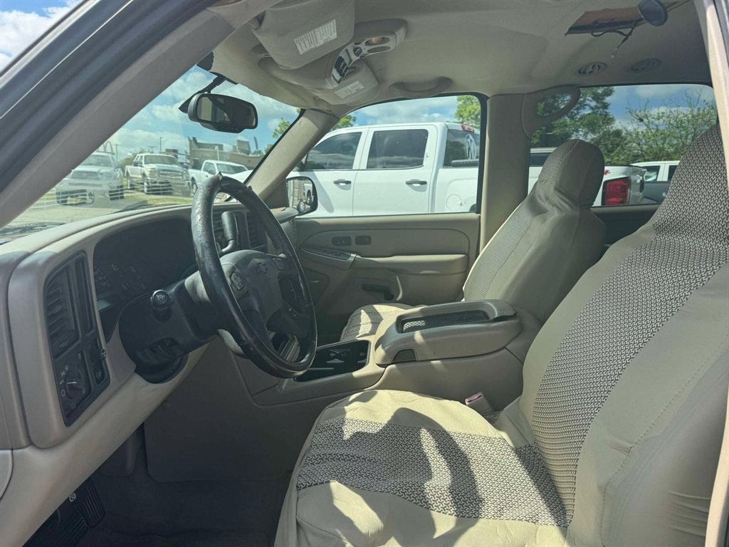 2004 Chevrolet Suburban LS - Photo 7