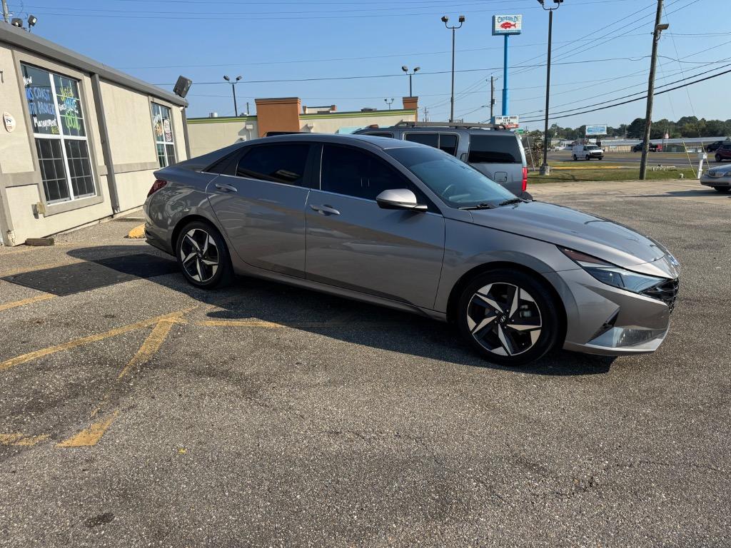 2023 Hyundai Elantra Limited's photo