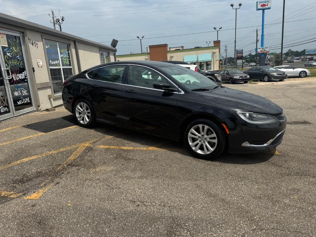 2017 Chrysler 200 Limited's photo