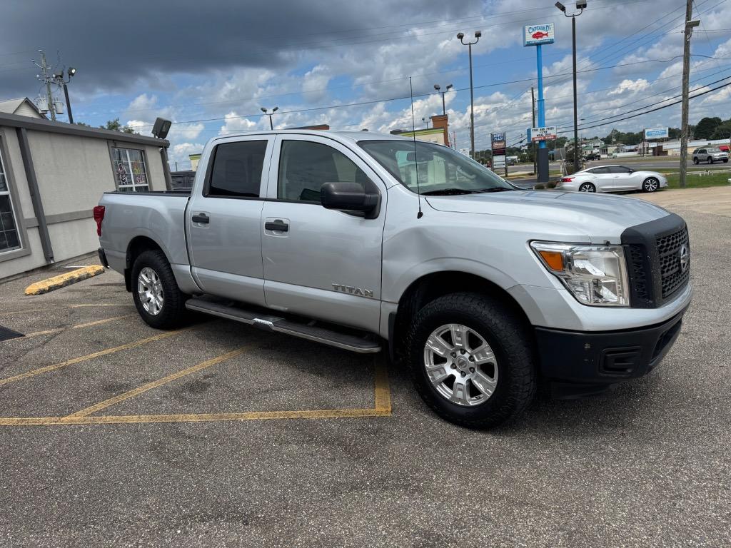 2017 Nissan Titan S's photo