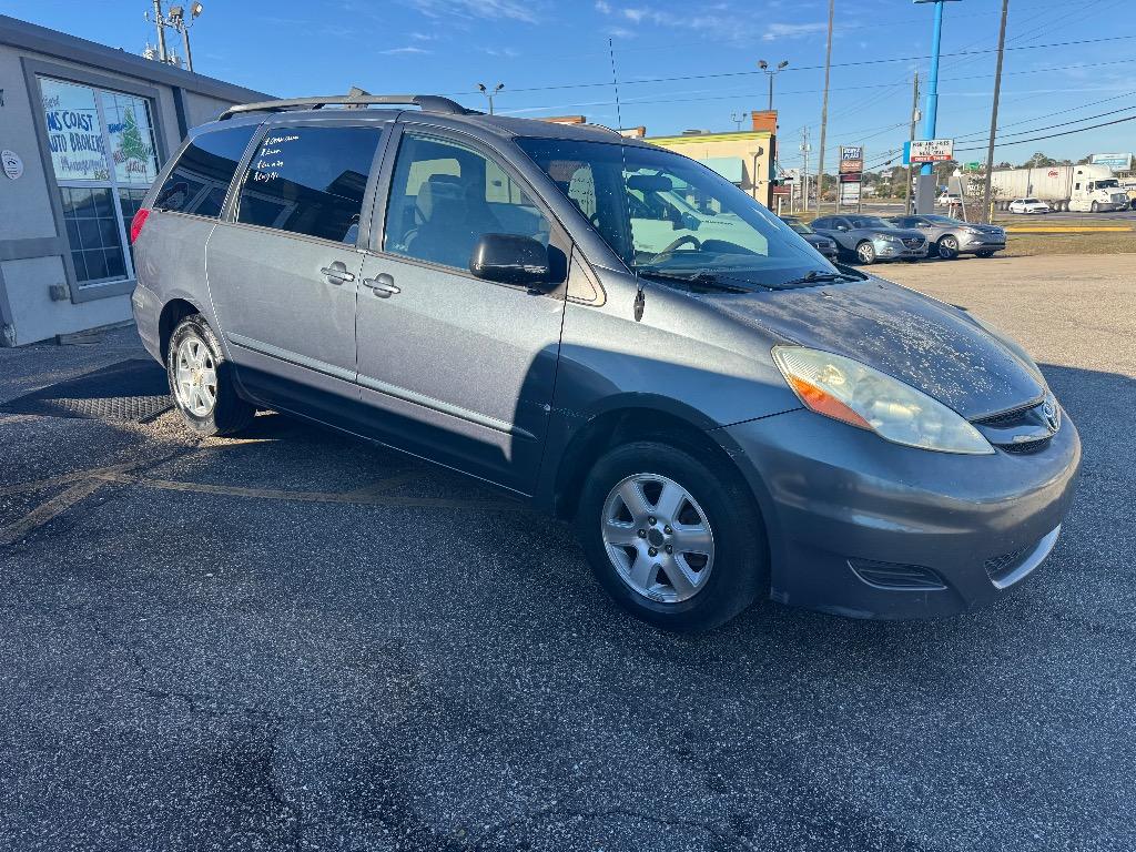 2006 Toyota Sienna LE's photo