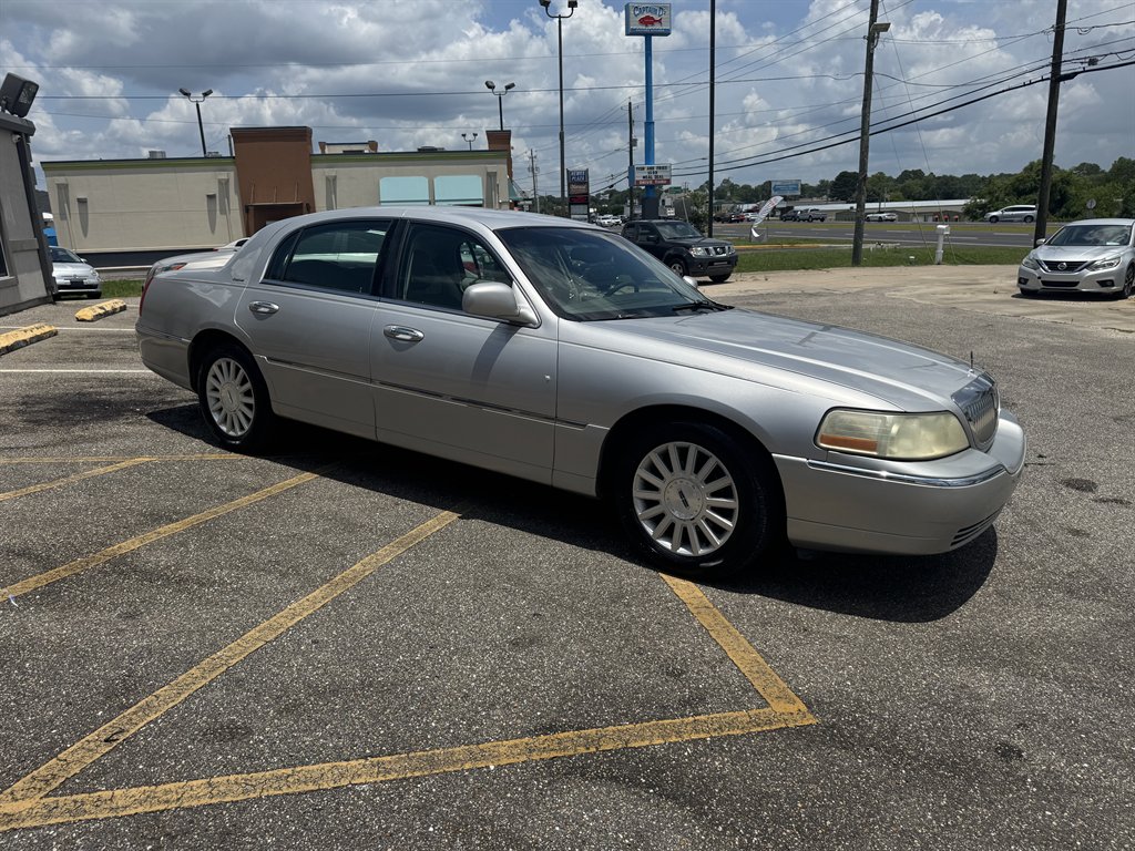 2003 Lincoln Town Car Executive