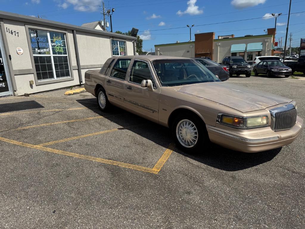 1996 Lincoln Town Car's photo