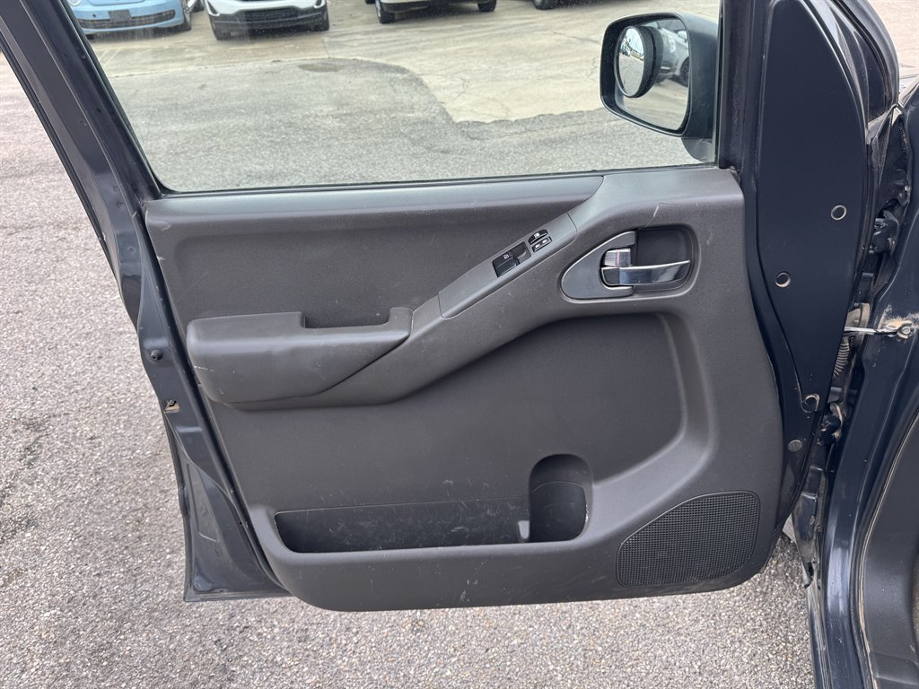 2013 Nissan Frontier SV - Photo 10